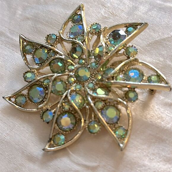 Vintage BSK Large Iridescent Rhinestones Floral Gold Tone  Brooch - Picture 1 of 5
